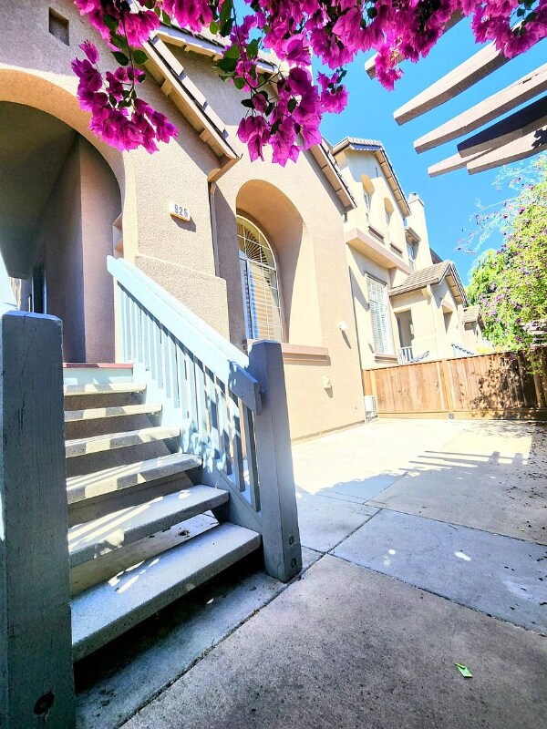 Building Photo - 925 Farrar Ct