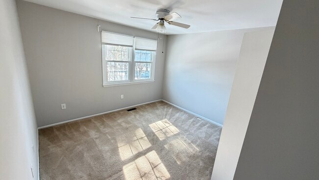 Foto del edificio - 325 Charred Oak Ct