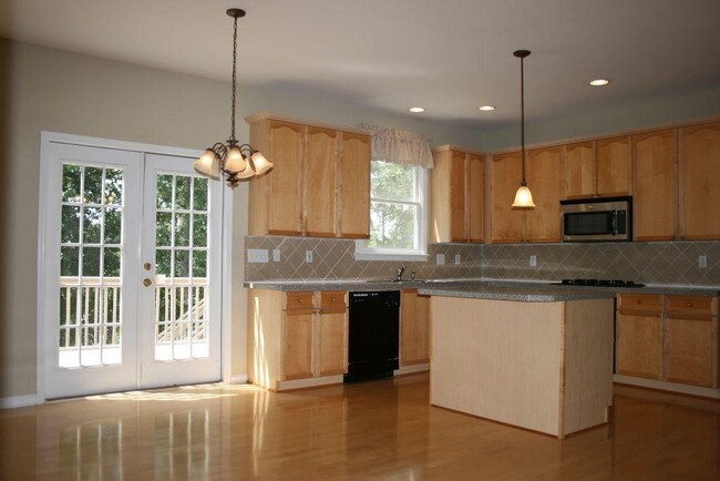 Foto del edificio - 240 Westbury Ln