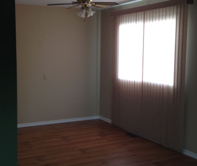 Building Photo - 3 Bed 2 Bath Unit in Didsbury, AB