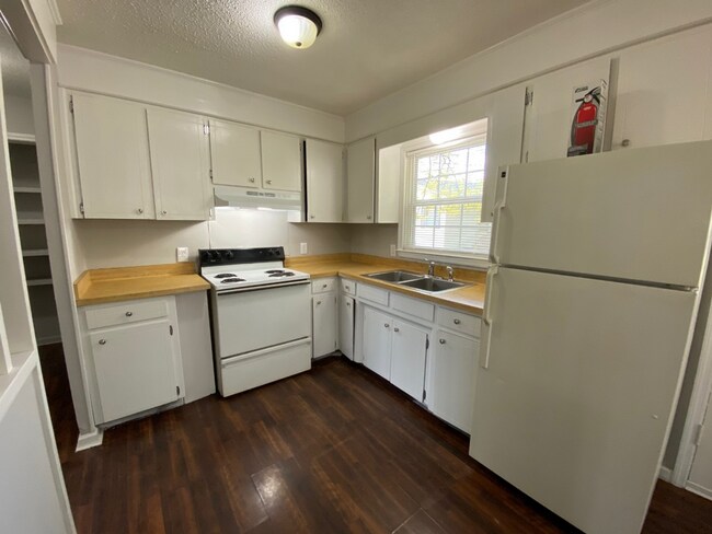 Foto del edificio - 244 Broadview Dr