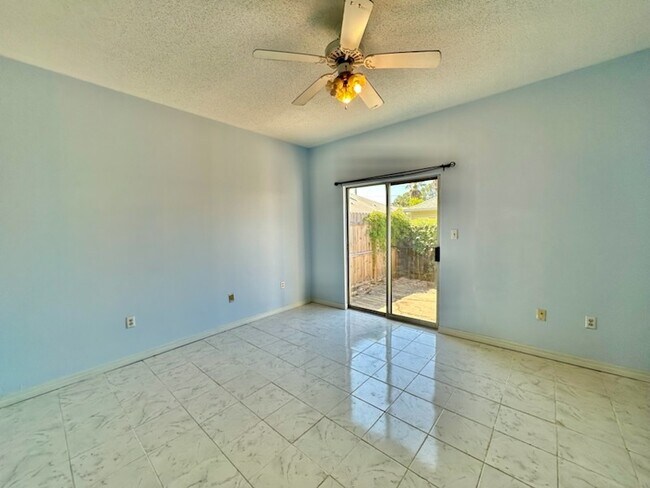 Foto del edificio - 1828 Whispering Oaks Ln