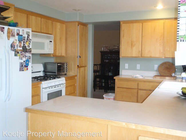 Building Photo - 2580 SW Talon Loop