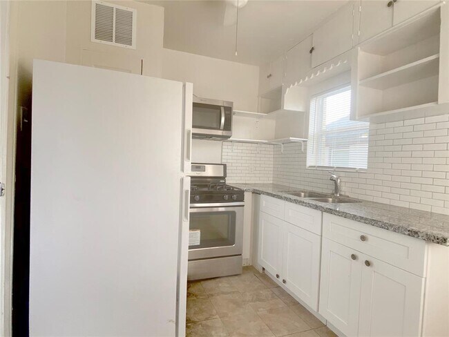 Building Photo - 2501 Truxillo St
