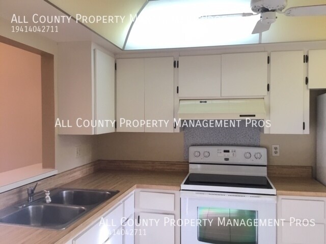 Building Photo - 7060 W Country Club Dr N