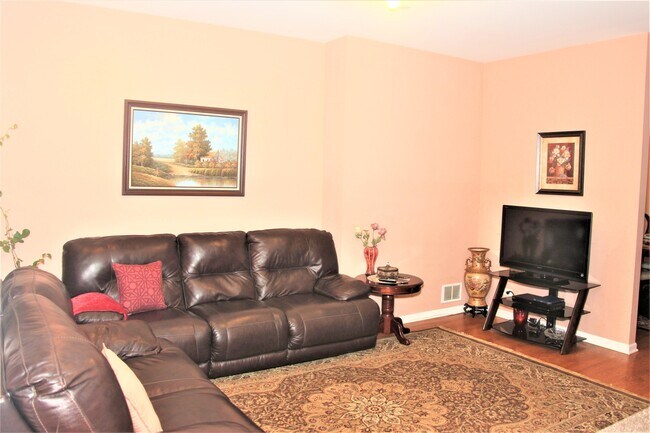 Foto del edificio - 2492 Waterbury Ln