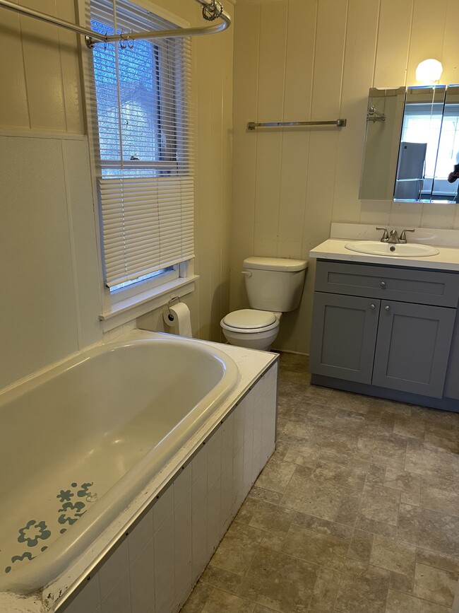 Foto del edificio - 721 N Church St