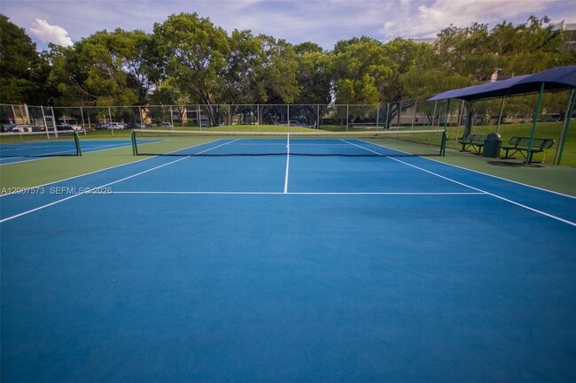 Foto del edificio - 16100 Golf Club Rd