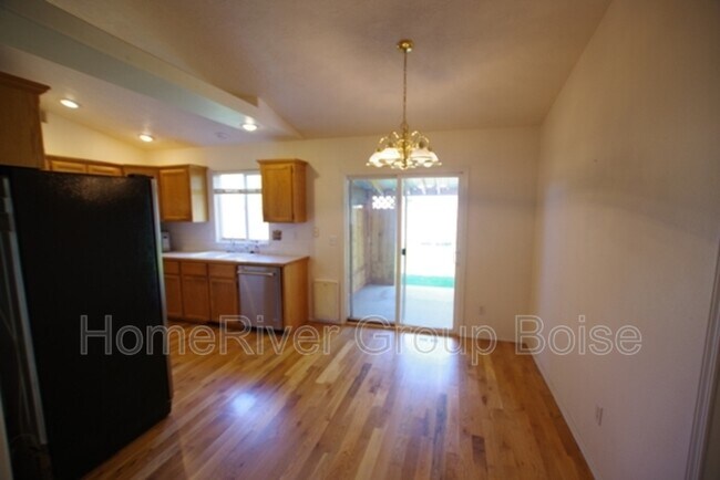 Foto del edificio - 2806 Mink Pl