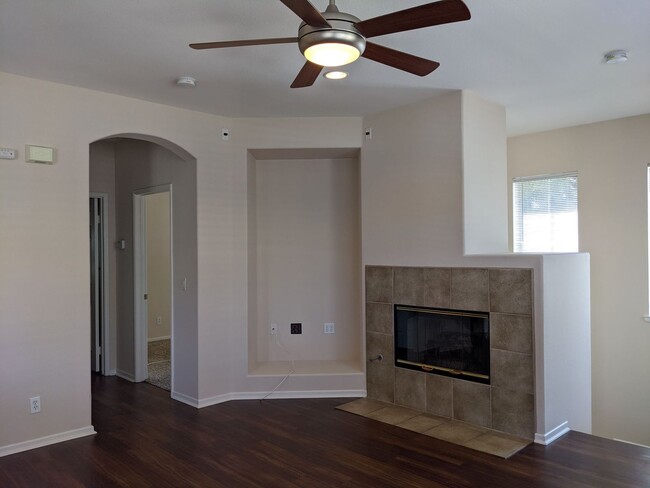 Foto del edificio - 2Bed/2Bath Condo off Douglas in Oceanside~...