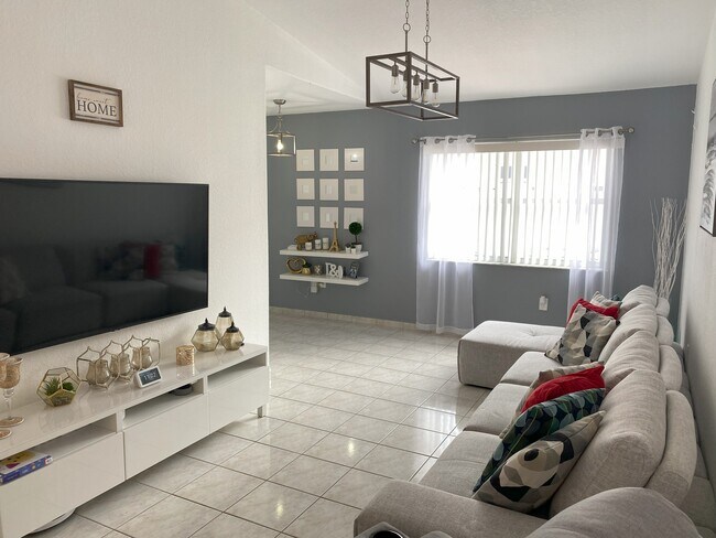 Foto del edificio - 7027 W 33rd Ln