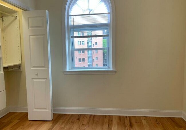 Building Photo - 5 Chauncy St