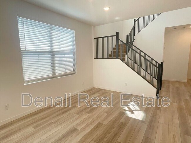 Foto del edificio - 1365 W Bluejay Dr