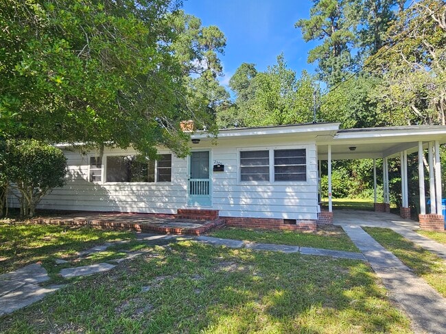 Building Photo - 2309 Camellia Dr
