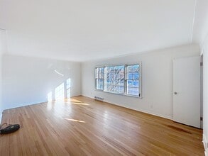 Building Photo - 18411 Chagrin Blvd