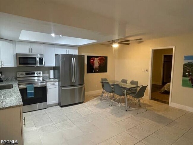 Building Photo - 335 Tarpon Dr