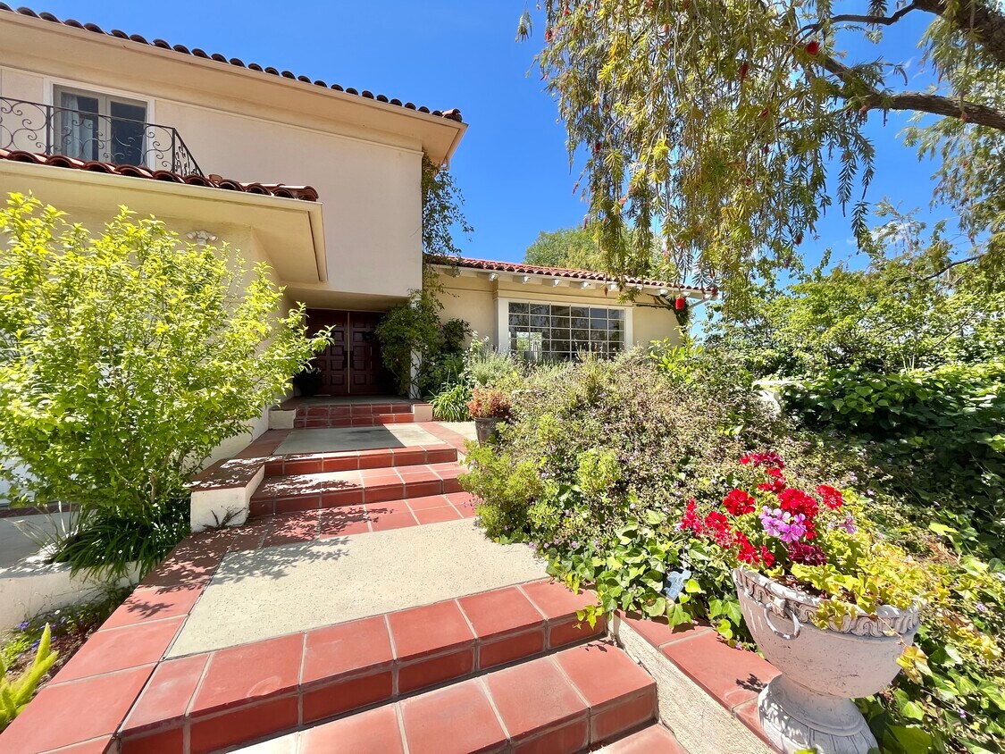 Primary Photo - 3923 Encino Hills Pl