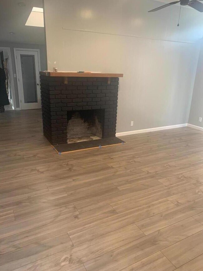 Foto del edificio - 621 Walnut Ln