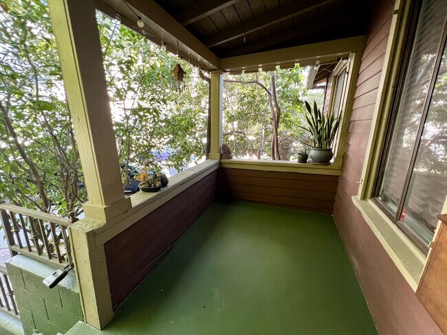 Relaxing front porch - 1489 Wallace Ave
