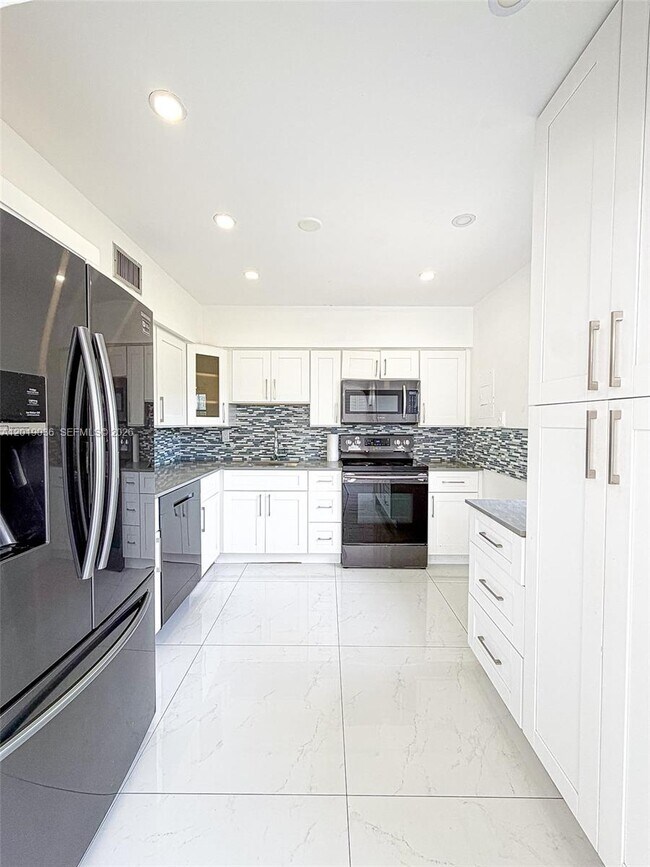 Foto del edificio - 240 NW 36th St