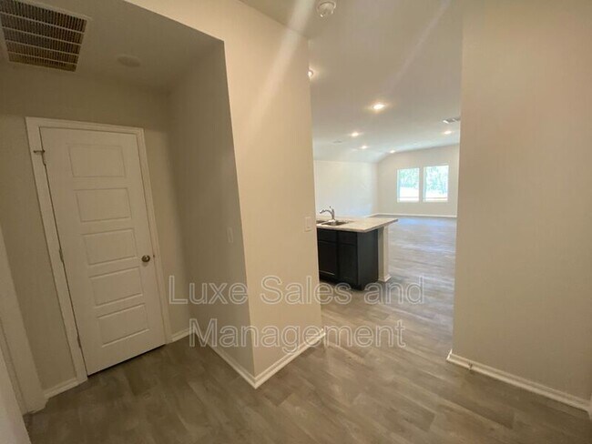 Foto del edificio - 9512 Squire Ln