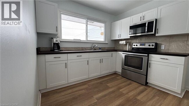 Photo du bâtiment - 1100 HIGHWAY NO 6 Hwy