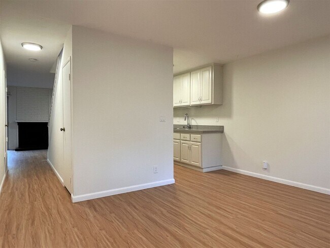 Foto del edificio - Beautiful 3 bedroom, 2 and a half bath rec...