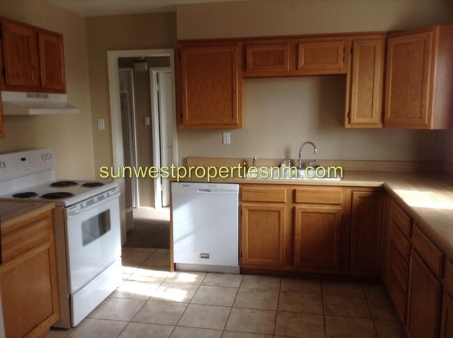 Building Photo - 2 Bedroom, 1 Bath