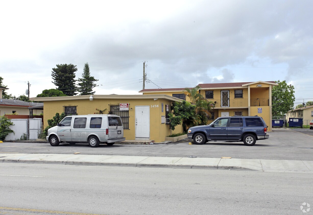 Building Photo - 1456 W 29th St