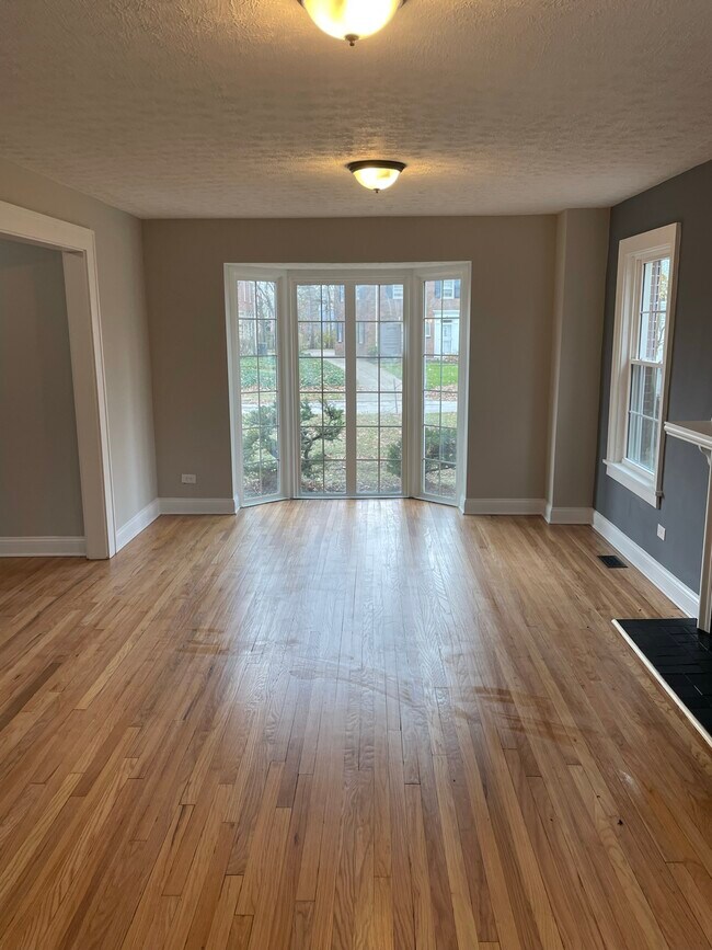 Family room with newly refinished hardwood floors - 3123 Keswick Rd