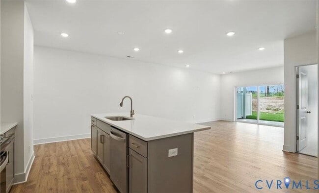 Building Photo - 6900 Sunrise Oasis Ln