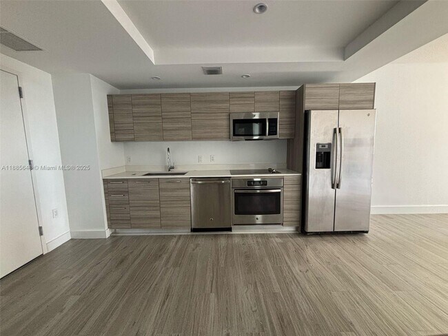 Foto del edificio - 121 NE 34th St