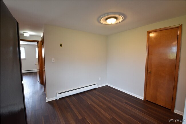 Foto del edificio - 28 Mallory Rd