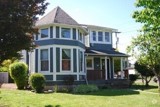 Building Photo - 307 SE Cowls St