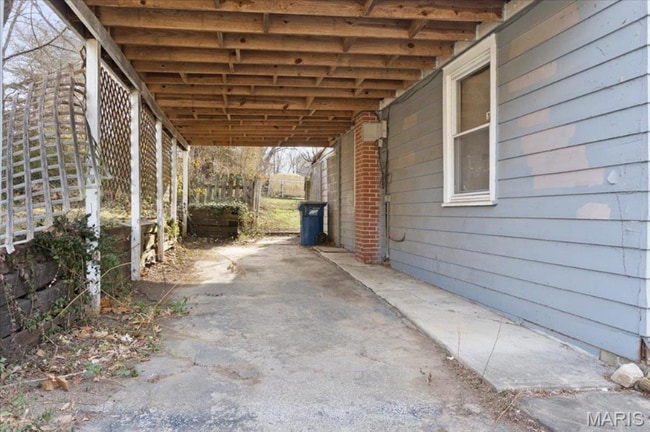 Building Photo - 28 N Marguerite Ave