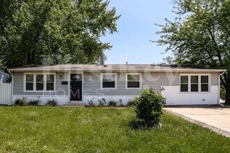 Building Photo - 66 Golfview Ln