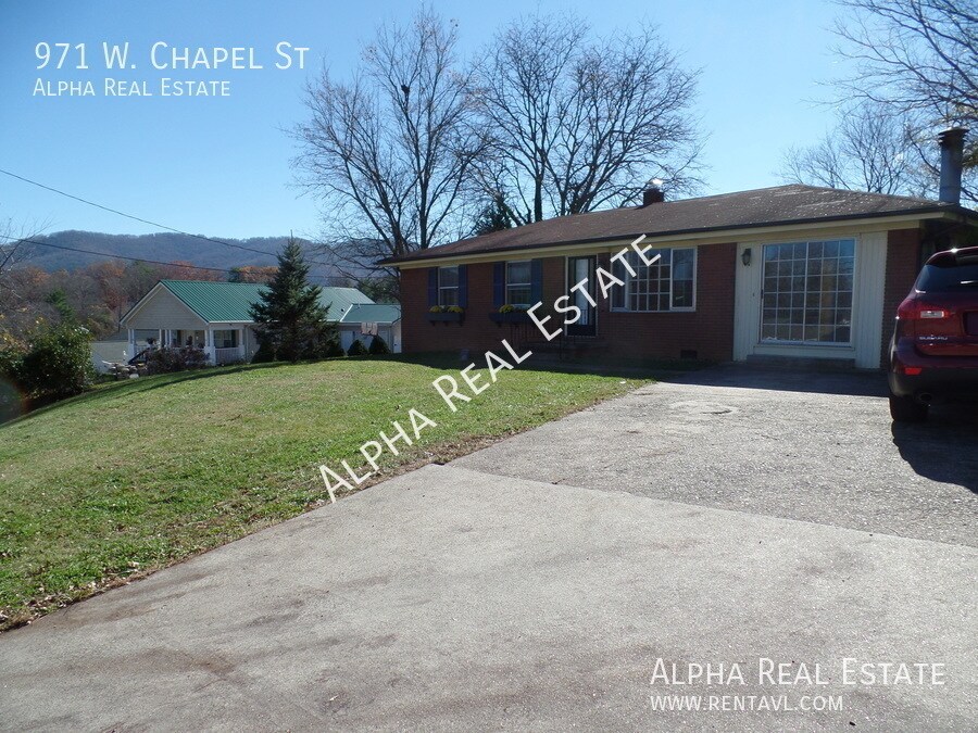 Foto principal - Pet friendly home with level fenced back y...