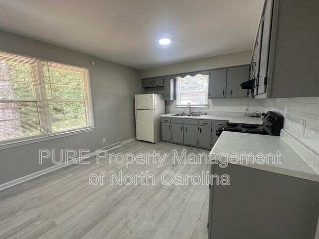 Foto del edificio - 3760 Whitfield Rd