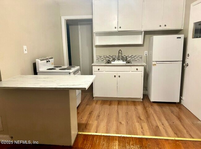 Foto del edificio - 1746 Ingleside Ave