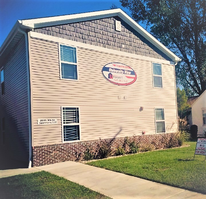 2005 9th St, Charleston, IL 61920 Apartments in Charleston, IL