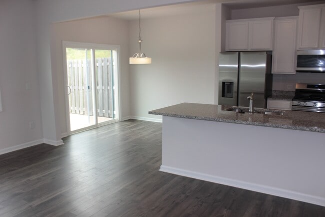 Foto del edificio - 15 Apricot Ln