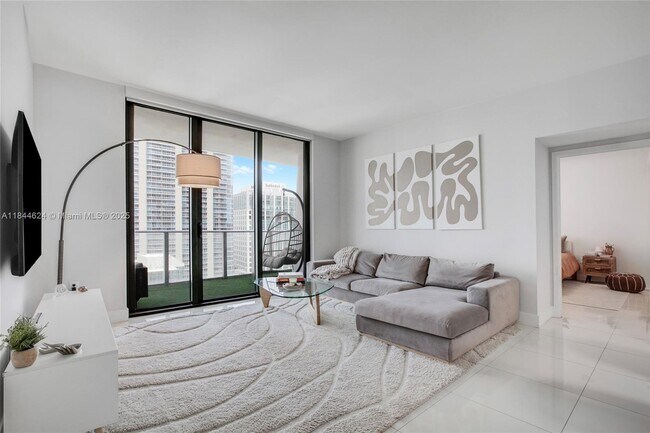 Building Photo - 1010 Brickell Ave