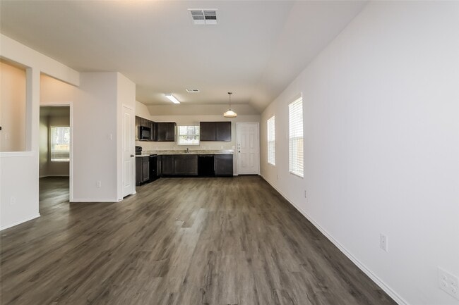 Building Photo - 220 Pronghorn Dr