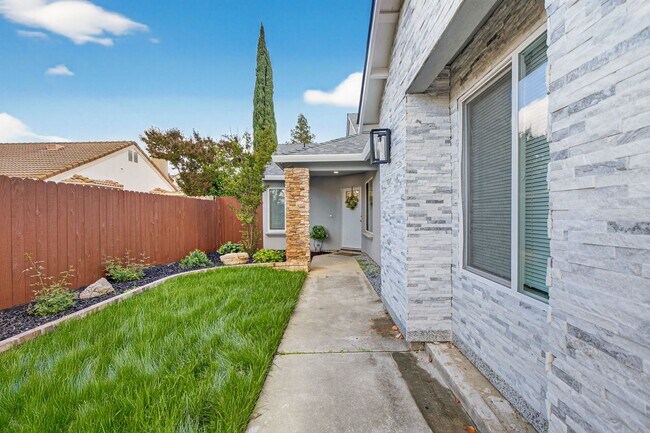 Foto del edificio - Bright & Spacious 3 Bed, 2 Bath Home – Must See!