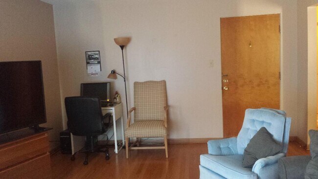 Living room - 1319 E 31st St