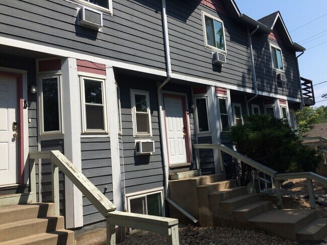 Building Photo - BEAUTIFUL 3 bed 3 Bath Townhome in Downtow...