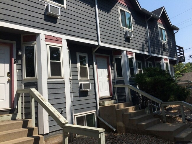 Photo - BEAUTIFUL 3 bed 3 Bath Townhome in Downtow...