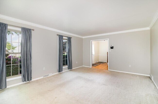 Building Photo - 8 Bracken Ct