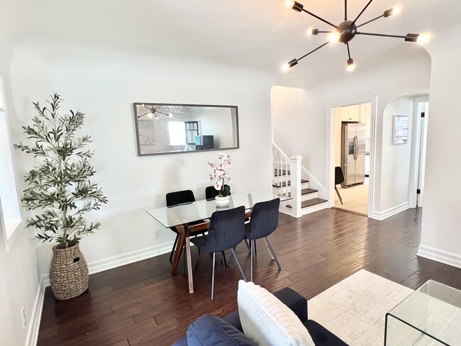 Building Photo - 7865 Willoughby Ave