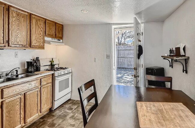 Kitchen - Dining - 738 Columbia St